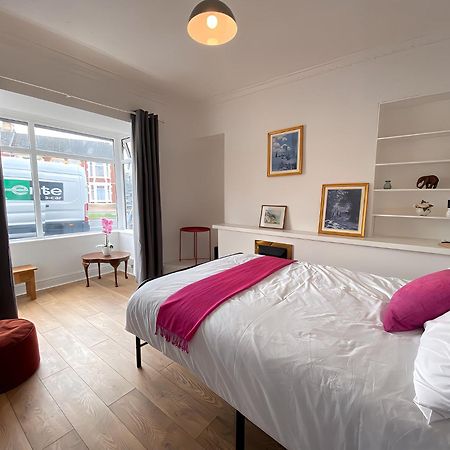 4-Bedroom Home - Perfect For Those Working In Bridgend - By Tailored Accommodation Extérieur photo
