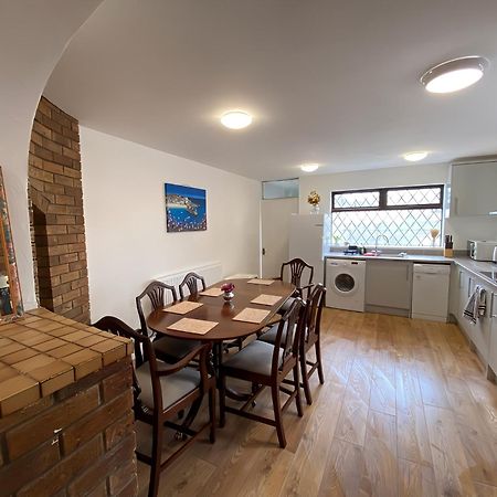 4-Bedroom Home - Perfect For Those Working In Bridgend - By Tailored Accommodation Extérieur photo