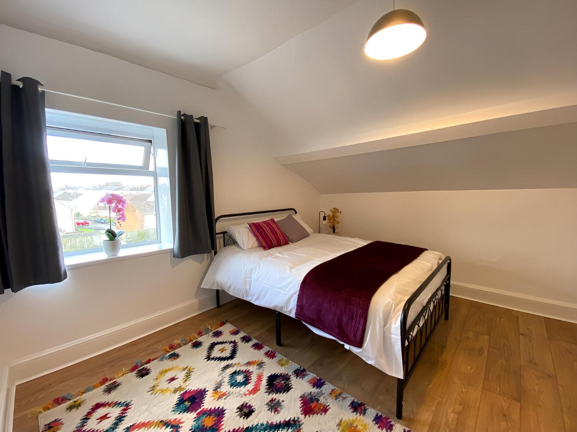 4-Bedroom Home - Perfect For Those Working In Bridgend - By Tailored Accommodation Extérieur photo