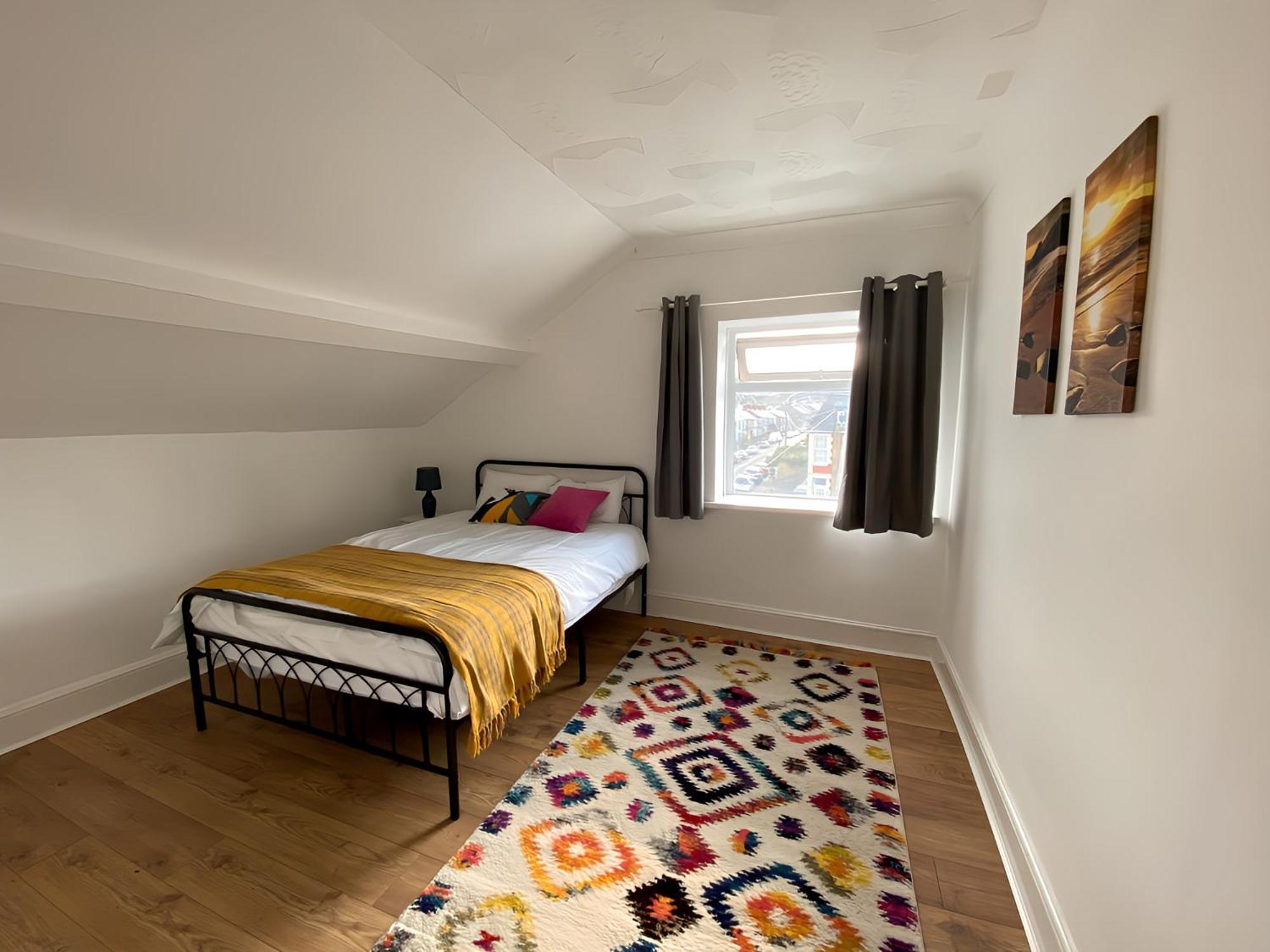 4-Bedroom Home - Perfect For Those Working In Bridgend - By Tailored Accommodation Extérieur photo